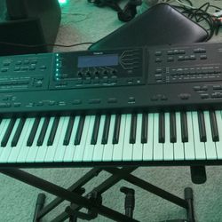 Roland G1000 Synthesizer/Piano Flagship .w/Roland Kc 300 AMP 