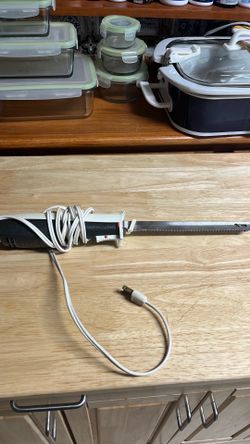 Electric carving knife