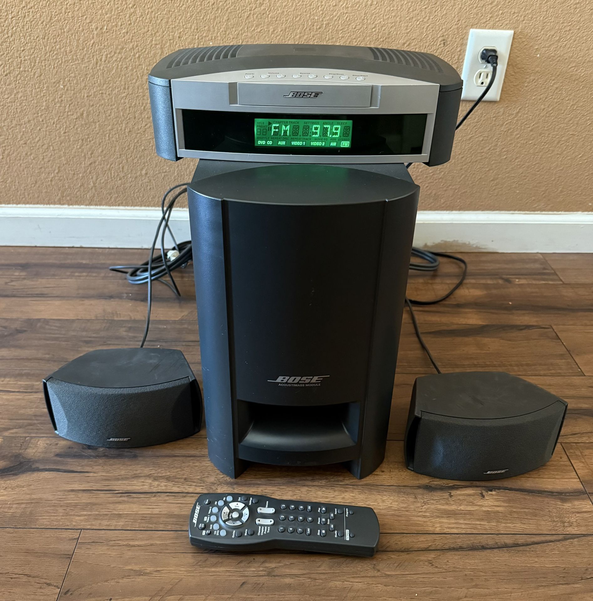 BOSE AV3-2-1 CD Media Center Powered Speaker System w/Remote Tested Working