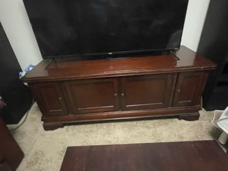 Traditional Mahogany Tv/Gaming Center Console S75 OBO