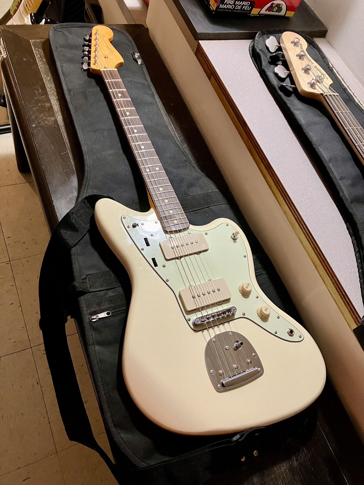 Squier J Mascis Dinosaur Jr Jazzmaster Guitar w/ Mint Pickguard 