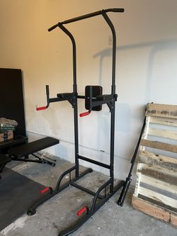 Pull Up Machine And Workout Bench