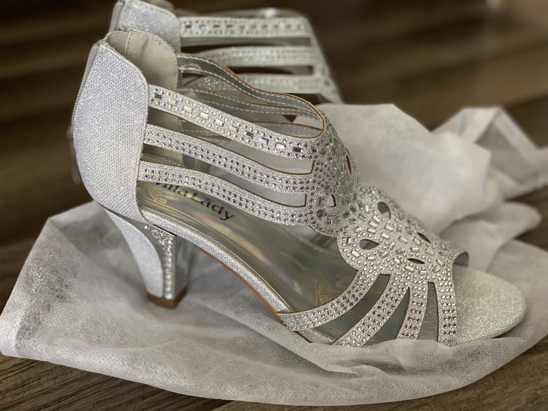 Silver heels (NEW)
