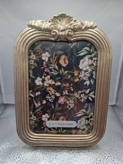 Ornate Gold‑Tone 5x7 Photo Frame
