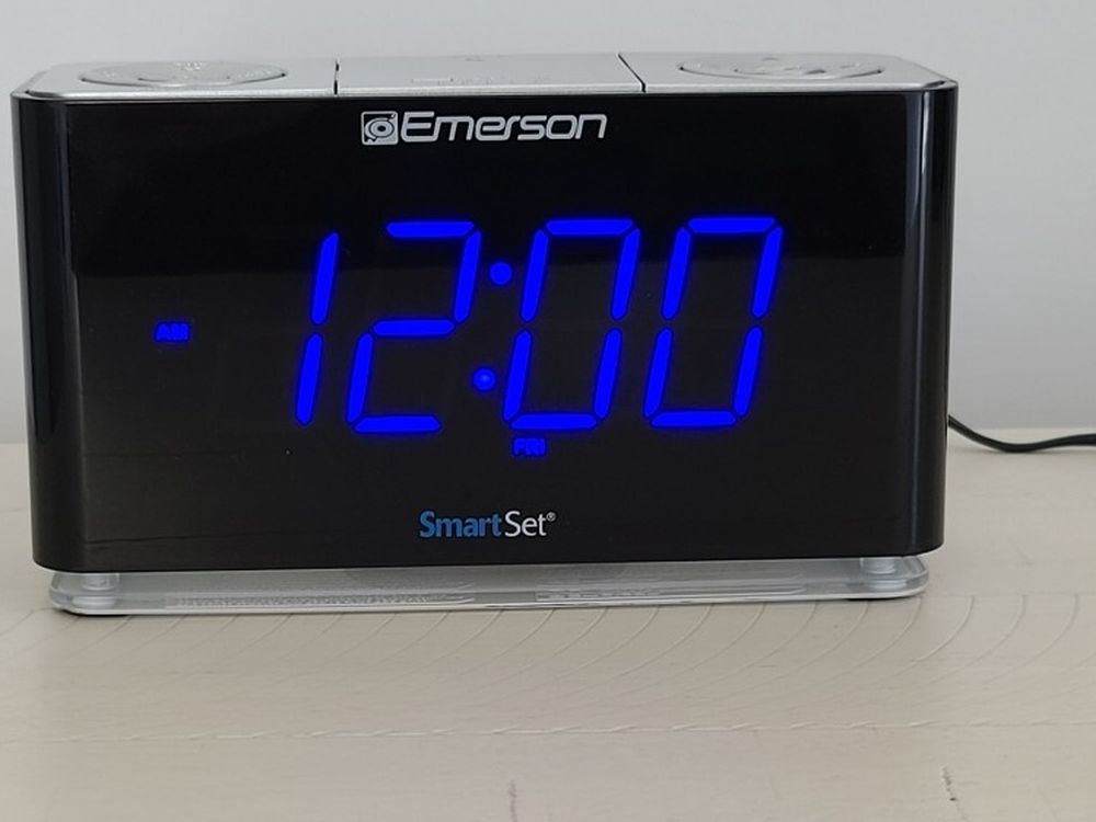 Emerson ALARM WITH BLUETOOTH