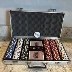 WSOP World Series of Poker Chip Set 300 pcs w/heavy Metal Case - Used 2 Decks