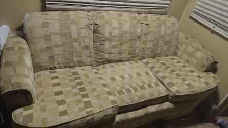 Couch with pull out bed