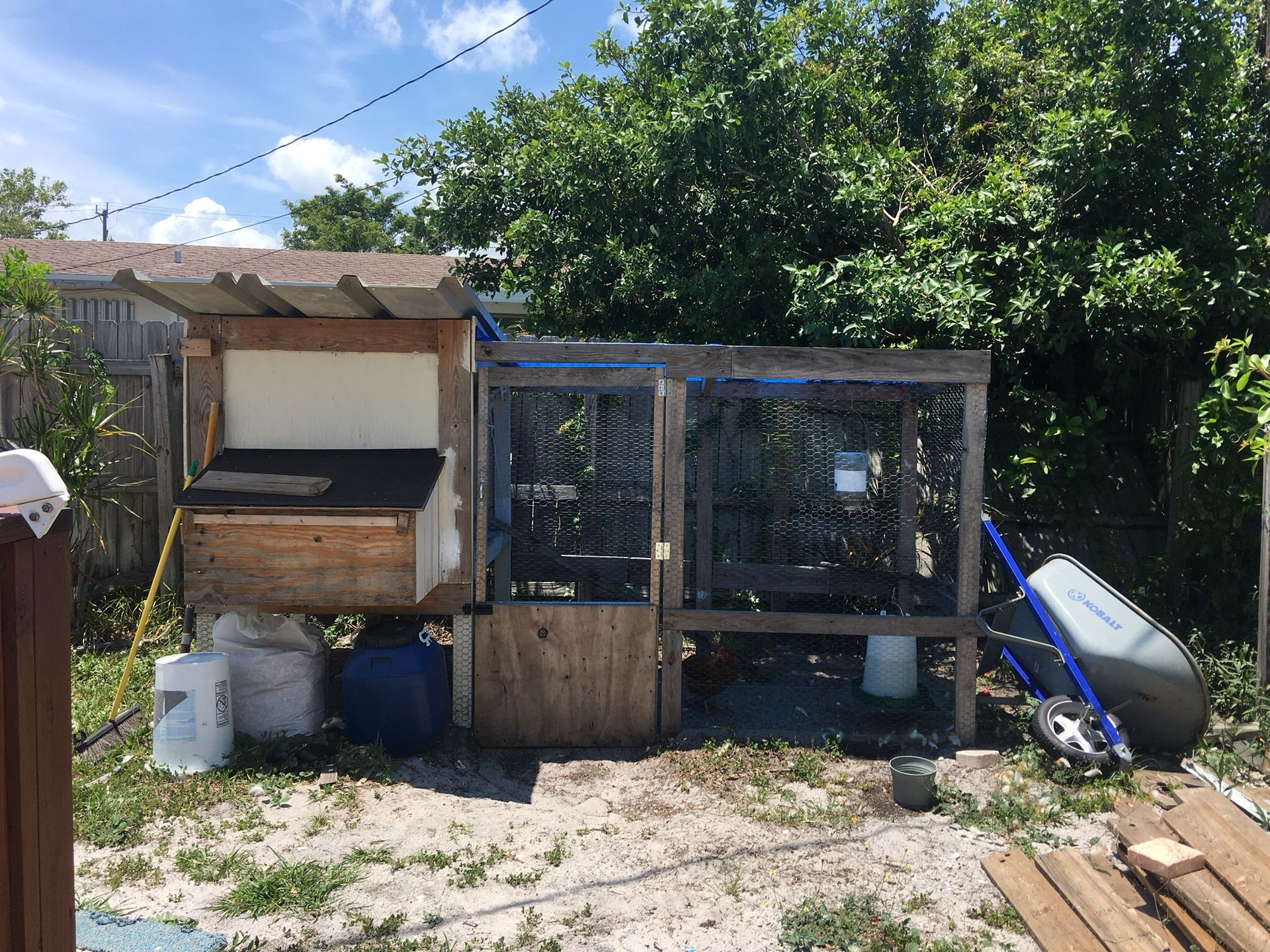 Chicken coop huge need gone 👉👉👉