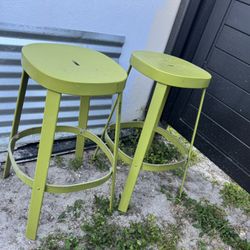 set of benches resistant to water and weather