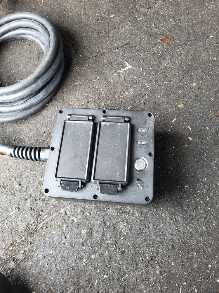 Power Box And Charger For A Jeep