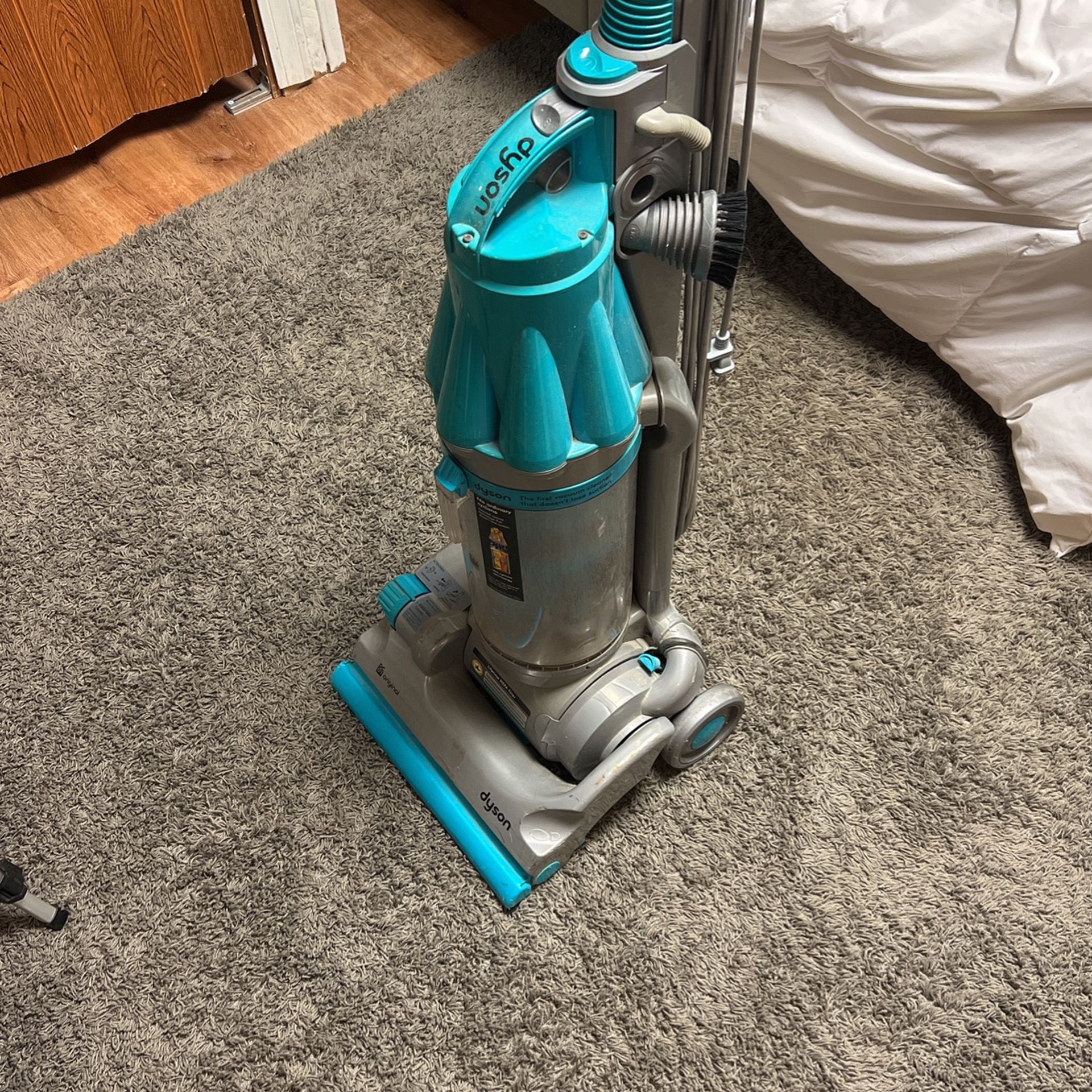 Dyson DC07 Original Vacuum for Sale in Norton, MA - OfferUp