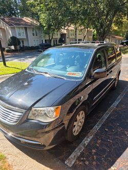 2016 Chrysler Town and Country Mini van