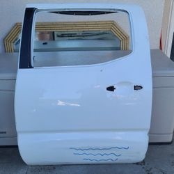 2005 - 2015 TOYOTA TACOMA LEFT REAR DOOR GENUINE USED OEM. YD