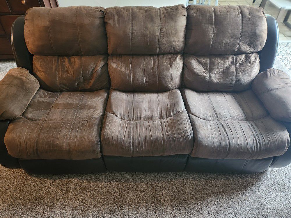 5 Seat Recliner Couch