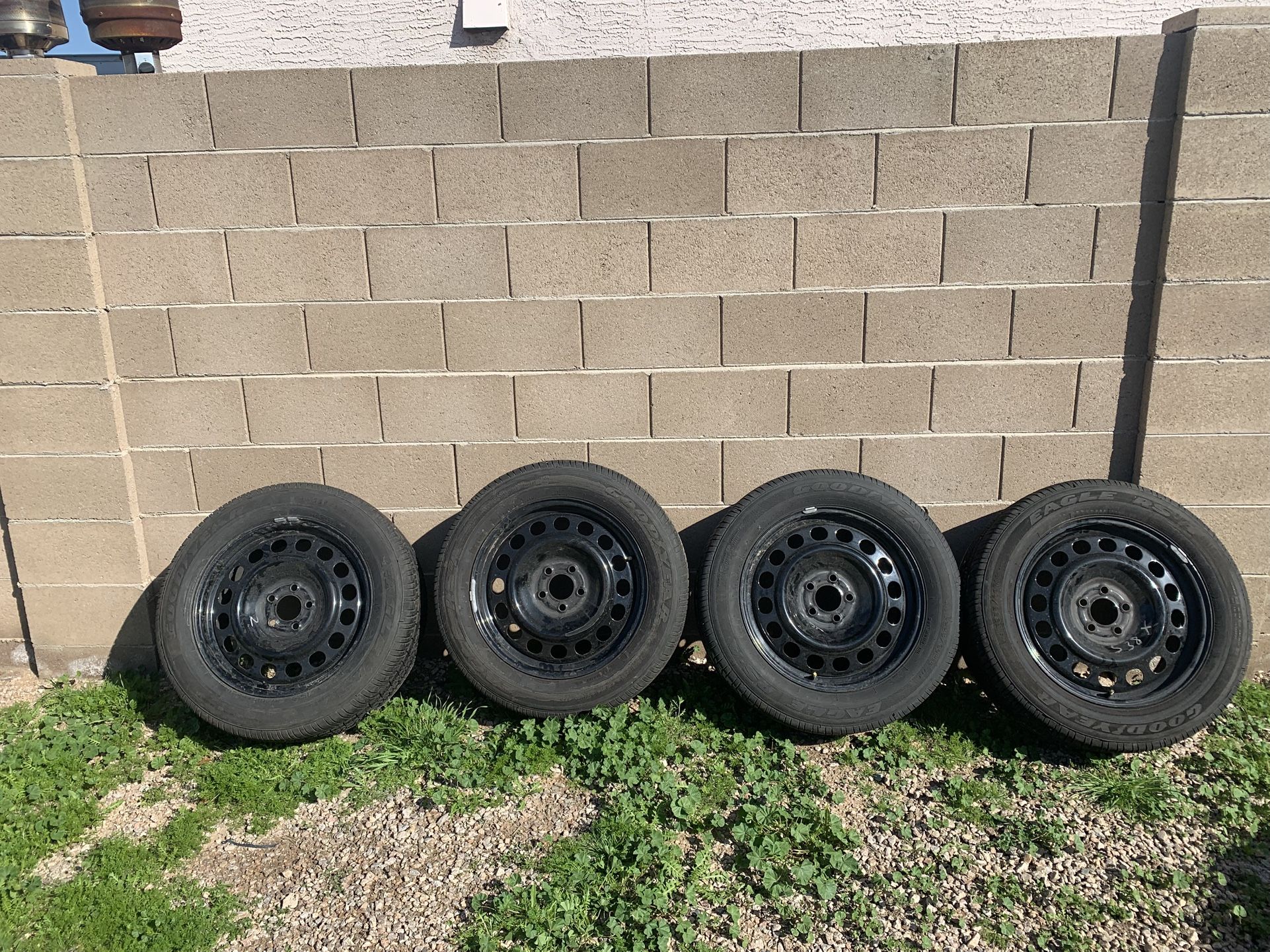 USED GOODYEAR TIRES 225-60- R 18 GREAT CONDITIONS $120