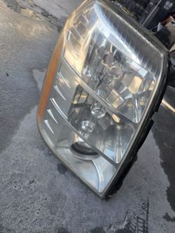 Escalade Right Headlight 