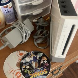 Nintendo Wii Console With 2 Games (Read description) 
