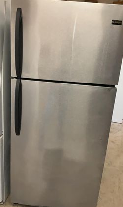Like New Frigidaire Refrigerator - GREAT condition!