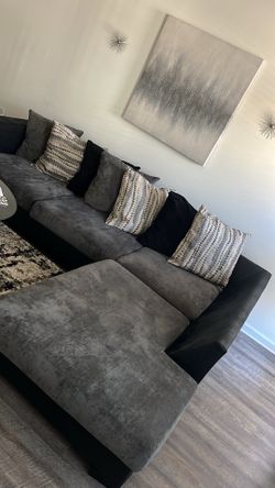 Beautiful Gray Sectional with Oversized Ottoman