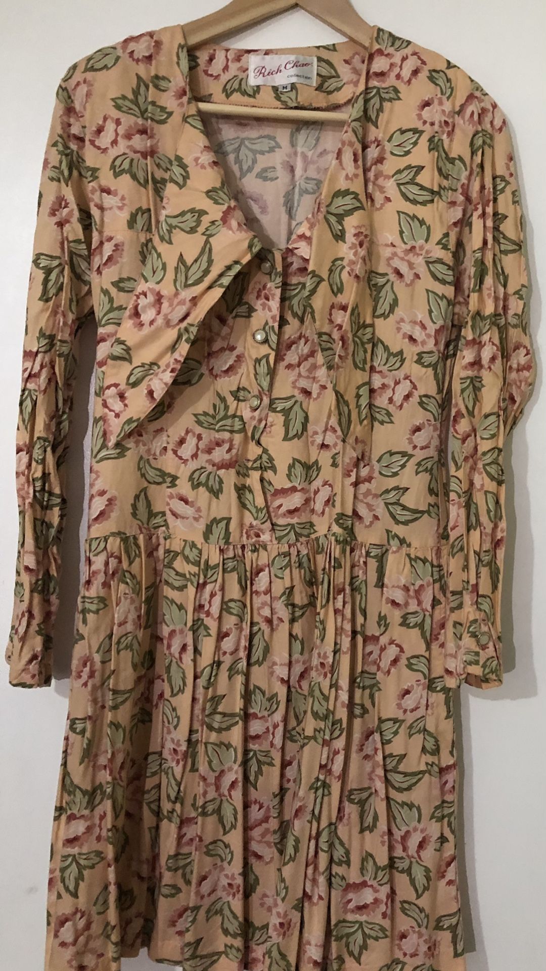 Dress women’s elegant v.neck front quarter buttons  long sleeves 100% rayon.M