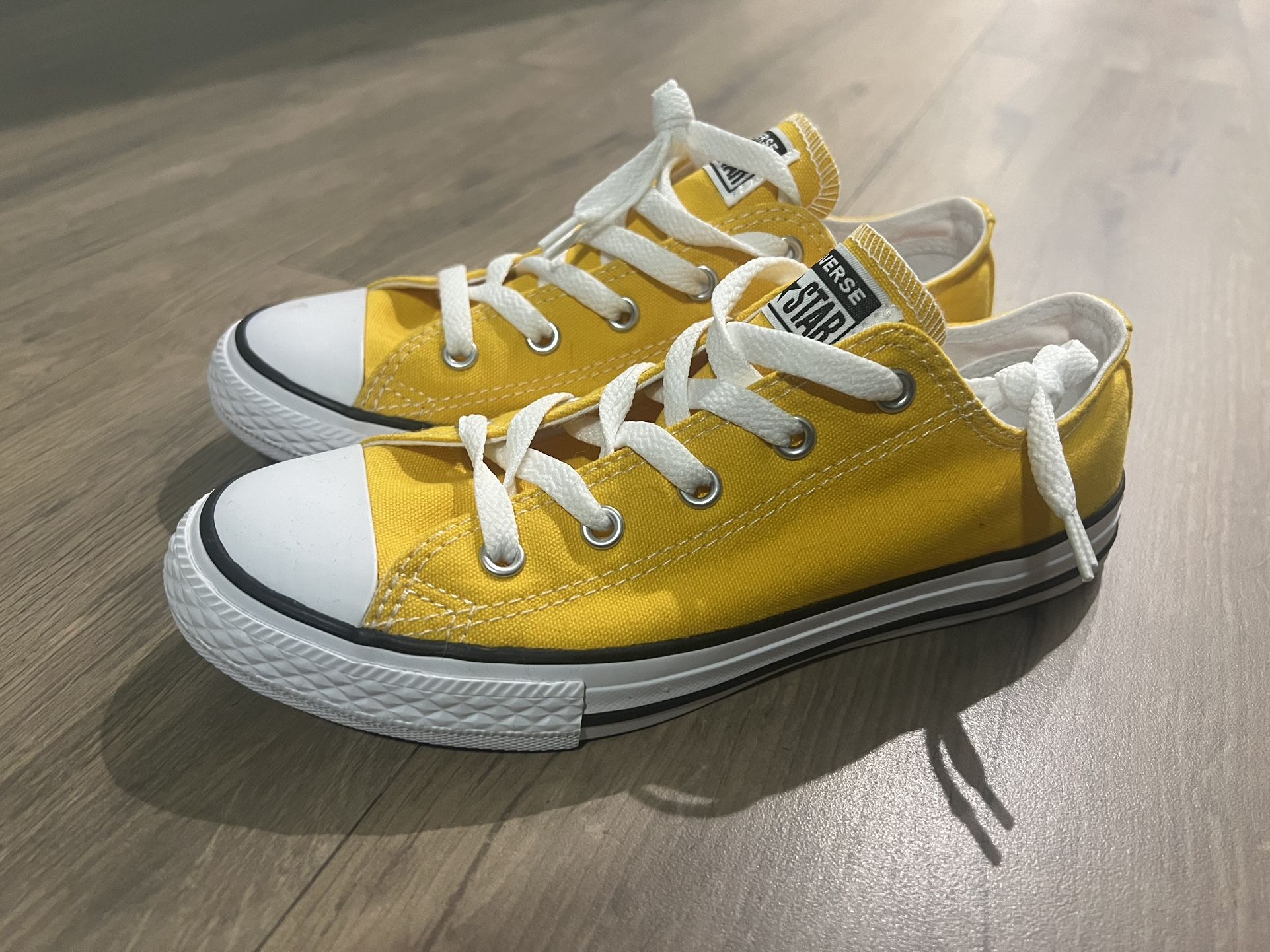 Converse Yellow low Tops