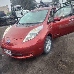 2011 Nissan Leaf Runs And  Drives Electric BATTERY Issue