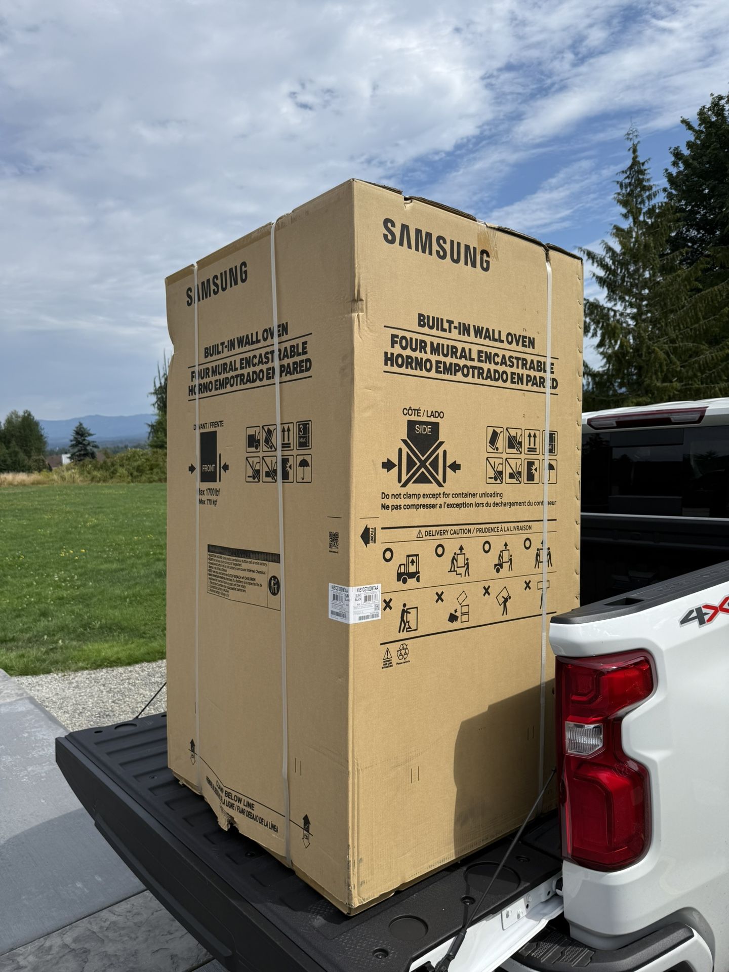 Samsung Bespoke 30 in. Double Electric Wall Oven in Black Matte Steel with AI Pro Cooking Camera New still in the box $3198 plus tax at Home Depot wil