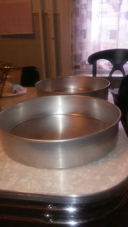 2 bakemate 14"x 3" cake pans