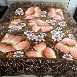 Korean Made - Warm & Fluffy Floral Blanket