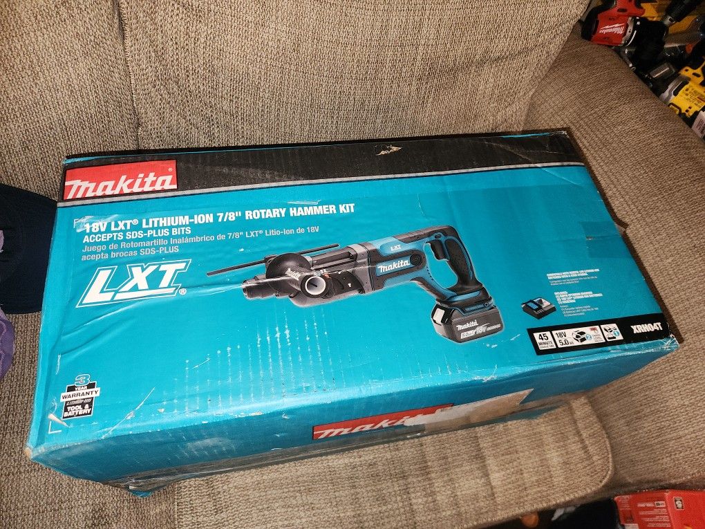 18V LXT Lithium-Ion 7/8 in. Cordless SDS-Plus Concrete/Masonry Rotary Hammer Drill Kit w/ (2) batteries 5.0Ah, Bag