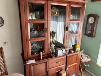 Solid wood wall unit and China cabin compatible matching.