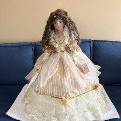 Vintage look Kinnex Umbrella Doll Elvira Limited Edition Brown Curly Hair