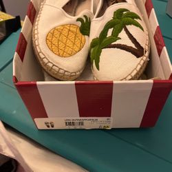 Pineapple Shoes Palm Size 6 Womans Shoes 