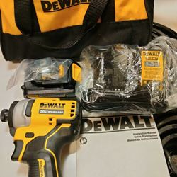 DeWalt Atomic Impact Drill + 2 Batteries Charger
