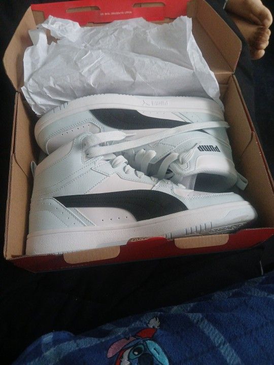 Women's Puma Shoe Size 10