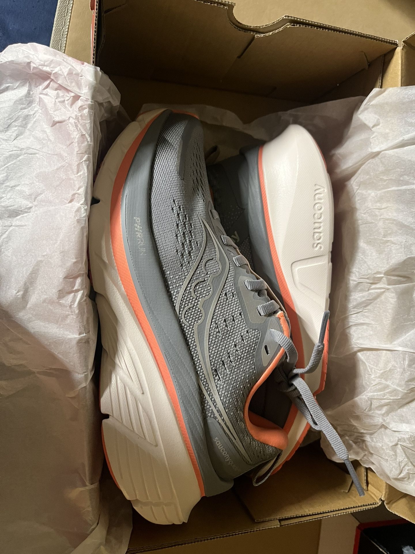 Brand new Saucony women running shoes size 6