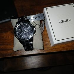 LIKE NEW- SEIKO SOLAR CHRONOGRAPH SPORT/DRESS WATCH