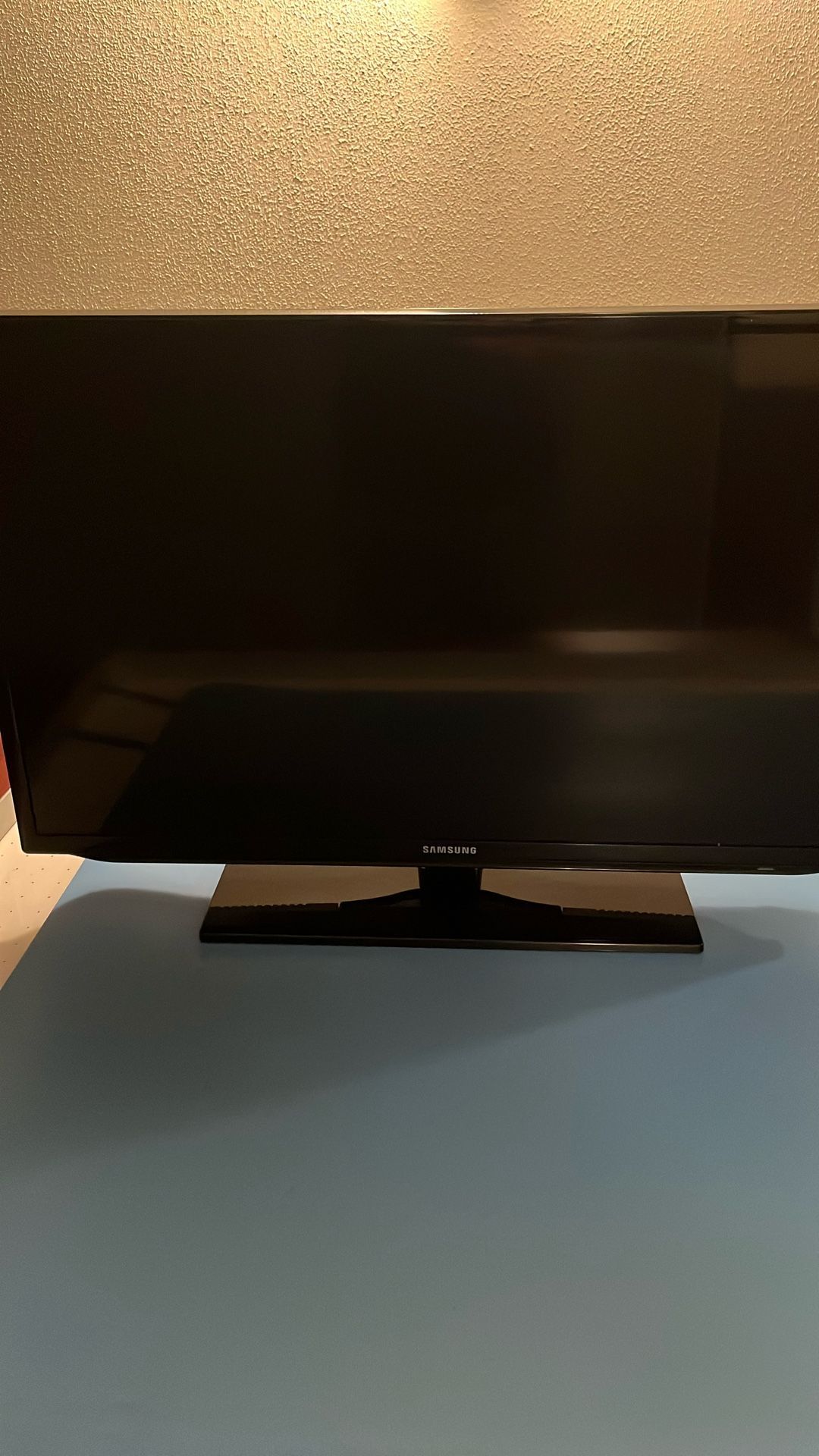Samsung 32 Inch Flat Screen TV