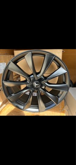 Tesla new 20” rims tires set