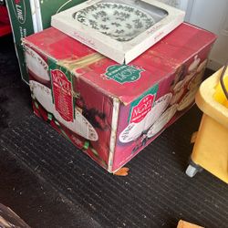 Holiday Dinnerware & Decor Lot