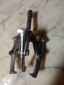 Super g 33 jaw reversible gear puller.