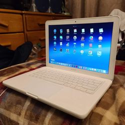 Excelente Laptop Apple Macbook De 13 Pulgadas Procesador Intel Core 2 Duo Con  Programas 