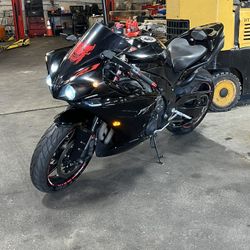 2011 Yamaha R1 Raven