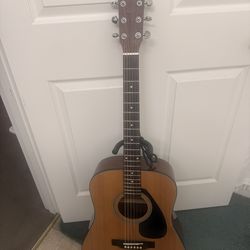 Yamaha 6string Acoustic Guitar