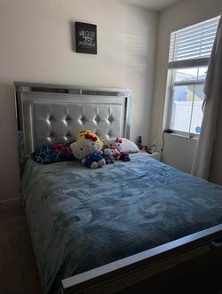 Queen Bed ✨