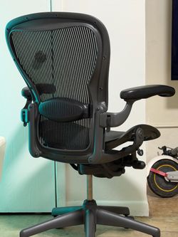 Herman Miller Fully Loaded Size C Aeron Office Gaming Chair