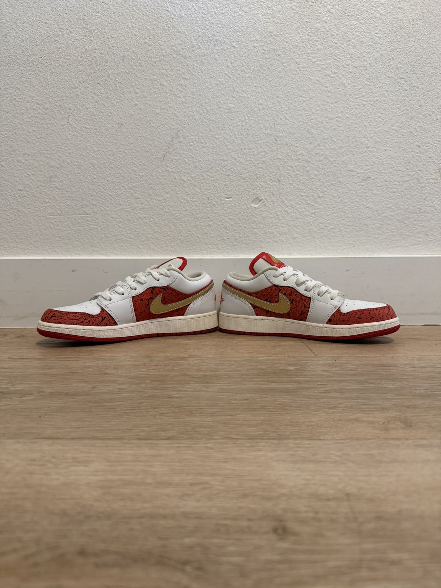 Air Jordan 1 SE Low Spades Size 5.5y