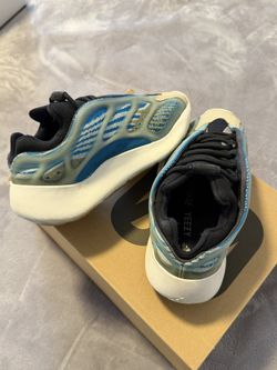 Adidas Yeezy 700v3 Size 6