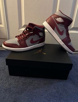 Air Jordan 1 Mid Cherrywood Red Grey 9.5