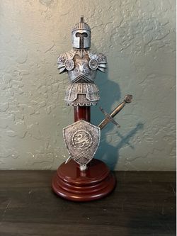 EXCALIBUR Hotel Casino Knight 11” Pewter Figurine Statue w/ Sword. Las Vegas.